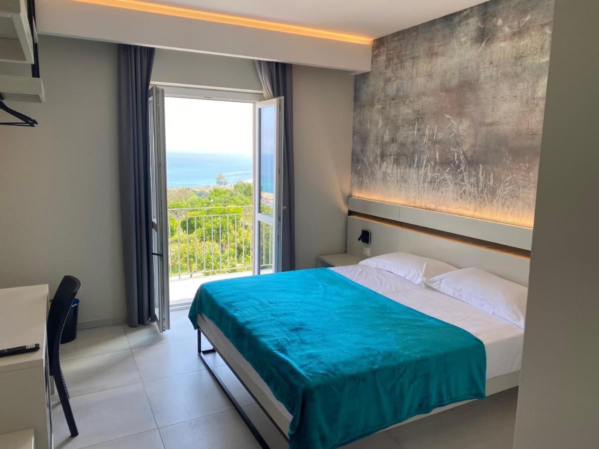 Gabriel Holidays Tropea Buitenkant foto